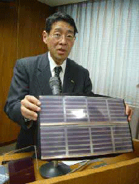 圖四、面積為2.1m×0.8m的太陽電池模組試製品