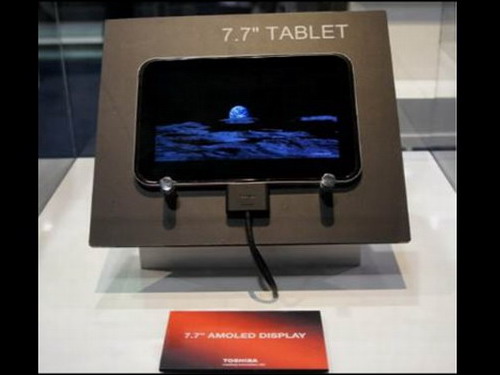 Smart Phone、Tablet、與Ultrabook也是本屆CES的發表重點，Toshiba展示採用7.7吋AMOLED的Tablet