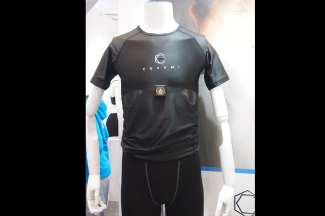 TOYOBO利用獨家開發的導電性機能材料COCOMI製作成穿戴用感測電極、配線材，應用在衣物上可高精度收集生理資訊