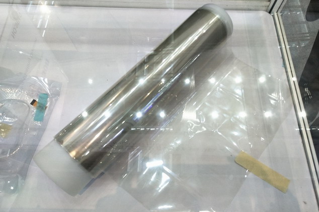 亞泰金屬以設備端的優勢，利用奈米銀線製作軟性透明導電膜，幅寬可達1.6公尺
