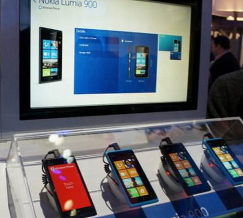 Nokia 展示採用 4.3 吋 ClearBlack AMOLED 螢幕
