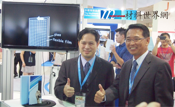 圖七、工業局長吳明機(左)對工研院的研發成果深表肯定