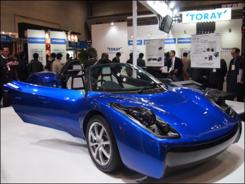 東麗公司以碳纖維技術打造的輕量化概念車 TEEWAVE AR1