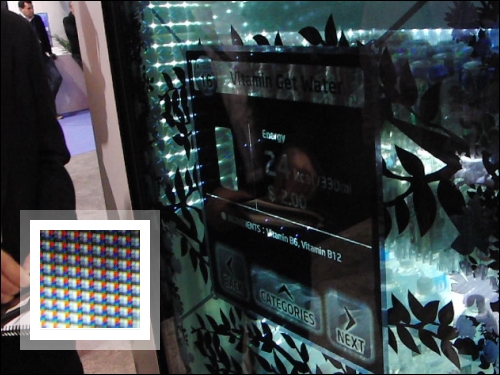 Scala展出具有觸控功能的透明LCD冰箱；左下圖為其Color filter近拍