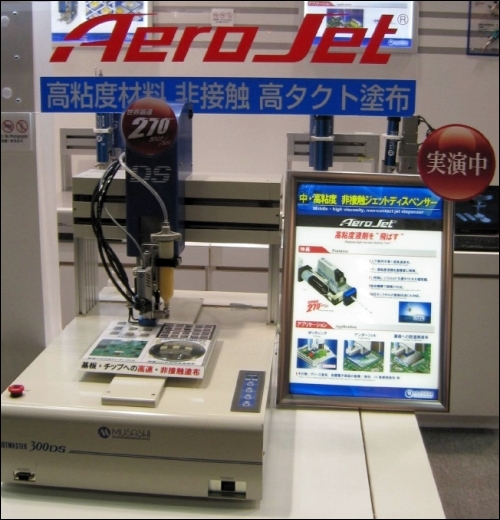 MUSASHI展示以空氣噴塗點膠方式的Aero Jet