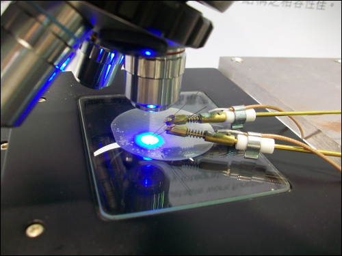 石墨烯薄膜用於LED電流分散層的展示