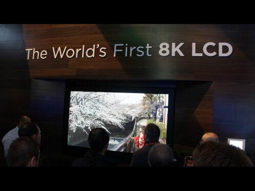 在大尺寸和高解析度TV部分，Sharp發表全球第一台8K TV