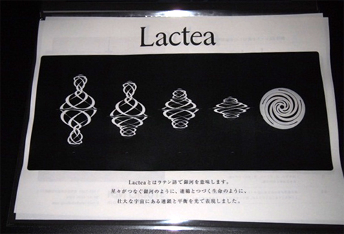 Lactea的形狀可以自由伸縮從平面到立體的OLED燈具