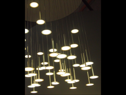 <b>BRIDG-歐洲知名品牌設計師專區</b><br>
KARIM RASHID INC.(義大利)<br>世界知名設計師KARIM RASHID的室內照明作品，以有機型態作為照明，襯映出不同凡響的題材性