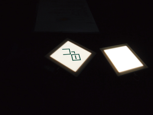 <b>次世代照明-OLED專區</b><br>
Lumiotec公司展示的OLED應用-名牌或識別證