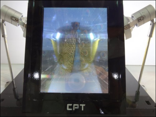 華映展出的6吋Transparent AMOLED (IGZO TFT)產品