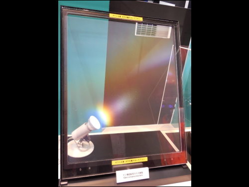 ENEOS展出 OLED內取光層基板。此基板也可利用奈米轉印到塑膠軟基板上，作為可撓式OLED的取光基板
