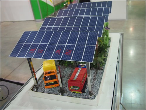 追日型太陽能車棚模型展示