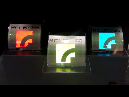 工研院材化所展示的軟性OLED元件