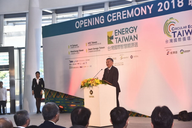 經濟部沈榮津部長說明再生能源與循環經濟發展現況