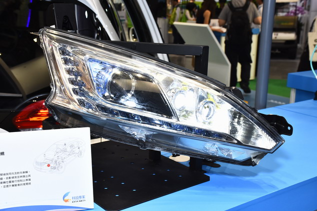 車輛研究測試中心智慧頭燈，可自動調整避免造成對向來車炫光