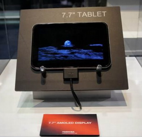 Smart Phone、Tablet、與Ultrabook也是本屆CES的發表重點，
Toshiba展示採用7.7吋 AMOLED的Tablet