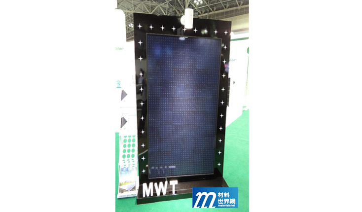 圖十八、Phono Solar現場展示高效能點狀電極的MWT模組