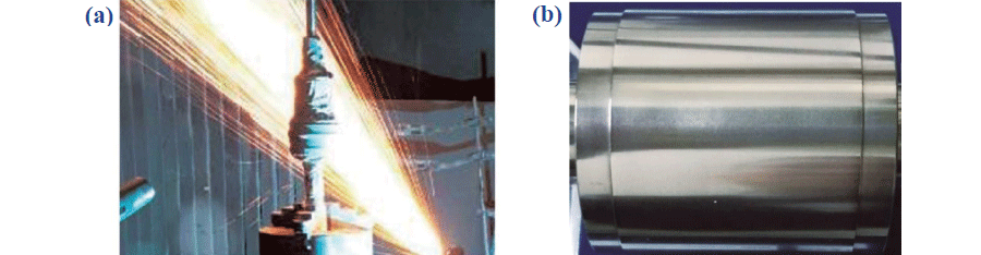 圖二、(a)發電廠高壓冷卻水控制閥門抗沖蝕塗層製作；(b)高速火焰熔射高熵合金塗層表面研磨後外觀